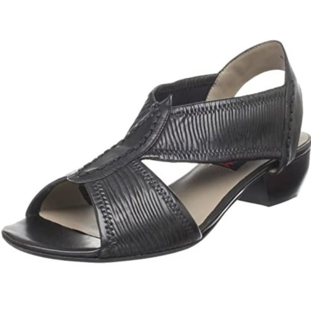 Everybody Women's Ormai Leather Sandals